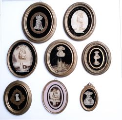 8 ovale Wallfahrtsandenken/ Hinterglasbilder von "Maria Dreieichen" 