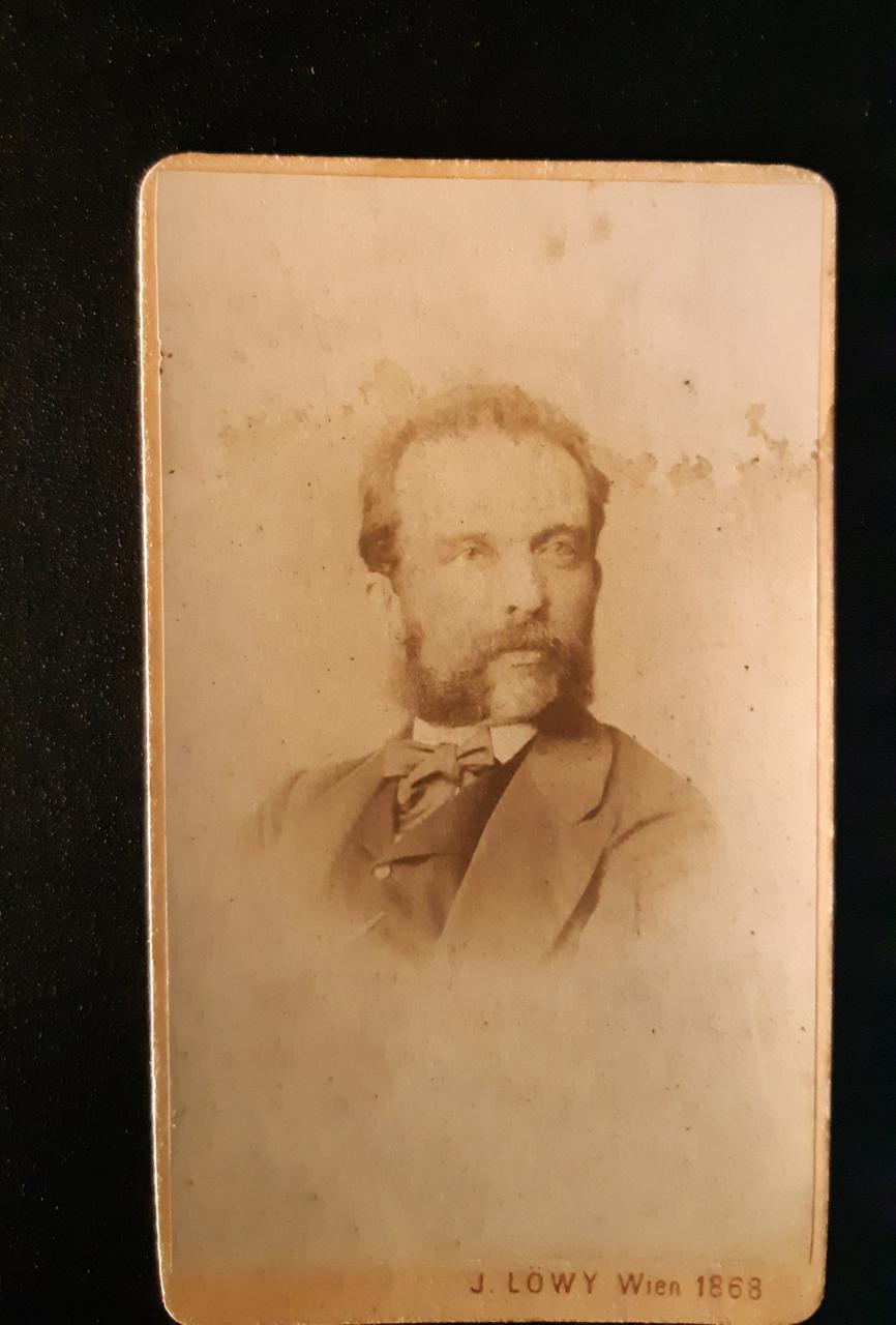 1 CDV Fotografie des Ateliers "J. Löwy, k.k. Hofphotograph", Wien 1868