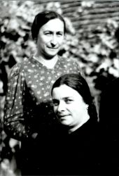 Frainersdorf Porträt zweier Frauen