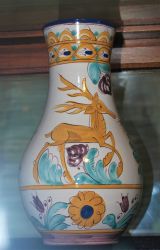 Vase mit Hirsch