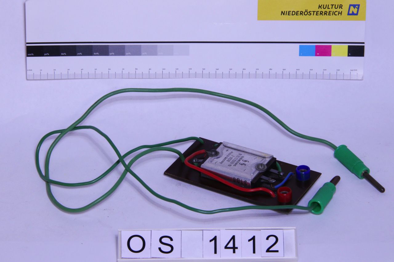 Konvolut an Lehrmittel für den Physik-Unterricht - Batterie für Stromkreis