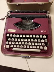 Schreibmaschine Gossen  Tippa Boy im beigen Koffer
