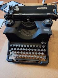 Schreibmaschine Olivetti
